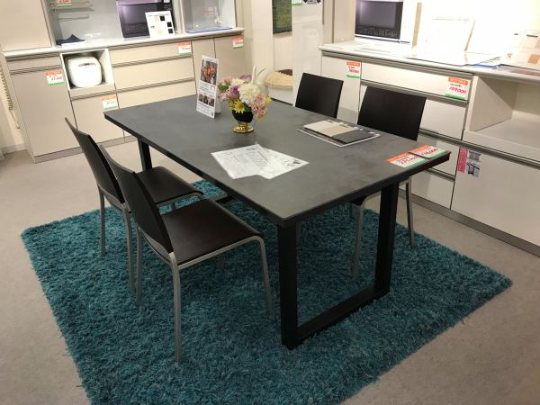 セラミック天板のダイニングテーブル | 福岡の家具・インテリアは中村